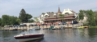 Fun Family Wolfeboro Winnipesaukee Bay Waterfront with SUP, 5 Kayaks & 2 Canoes