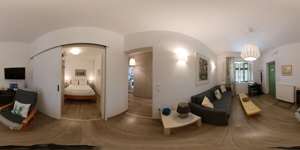 2 bedrooms, desk, iron/ironing board, free WiFi - A family friendly home, in a quiet place, close to the centre and the beach! (nafplio)