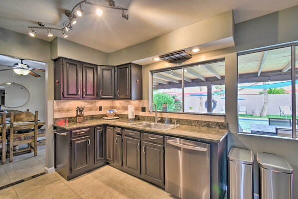 Fridge, microwave, stovetop, dishwasher