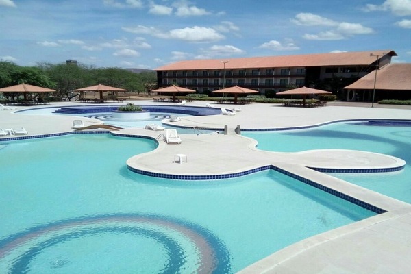 Piscina externa, piscina aquecida