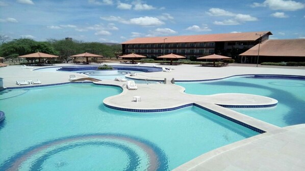 Piscine extérieure, piscine chauffée