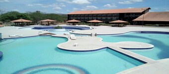 Bonjour je suis plat 201 du bloc 16, premier étage, printemps avec Varandão 