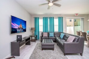 Televisio, DVD-soitin, stereot, työhuone