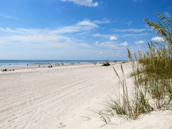 Beach nearby, sun loungers, beach towels