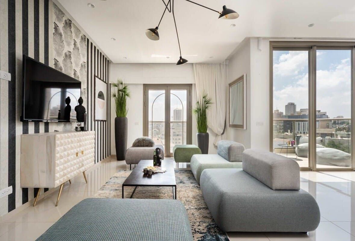 Televisio, kirjoja, työhuone