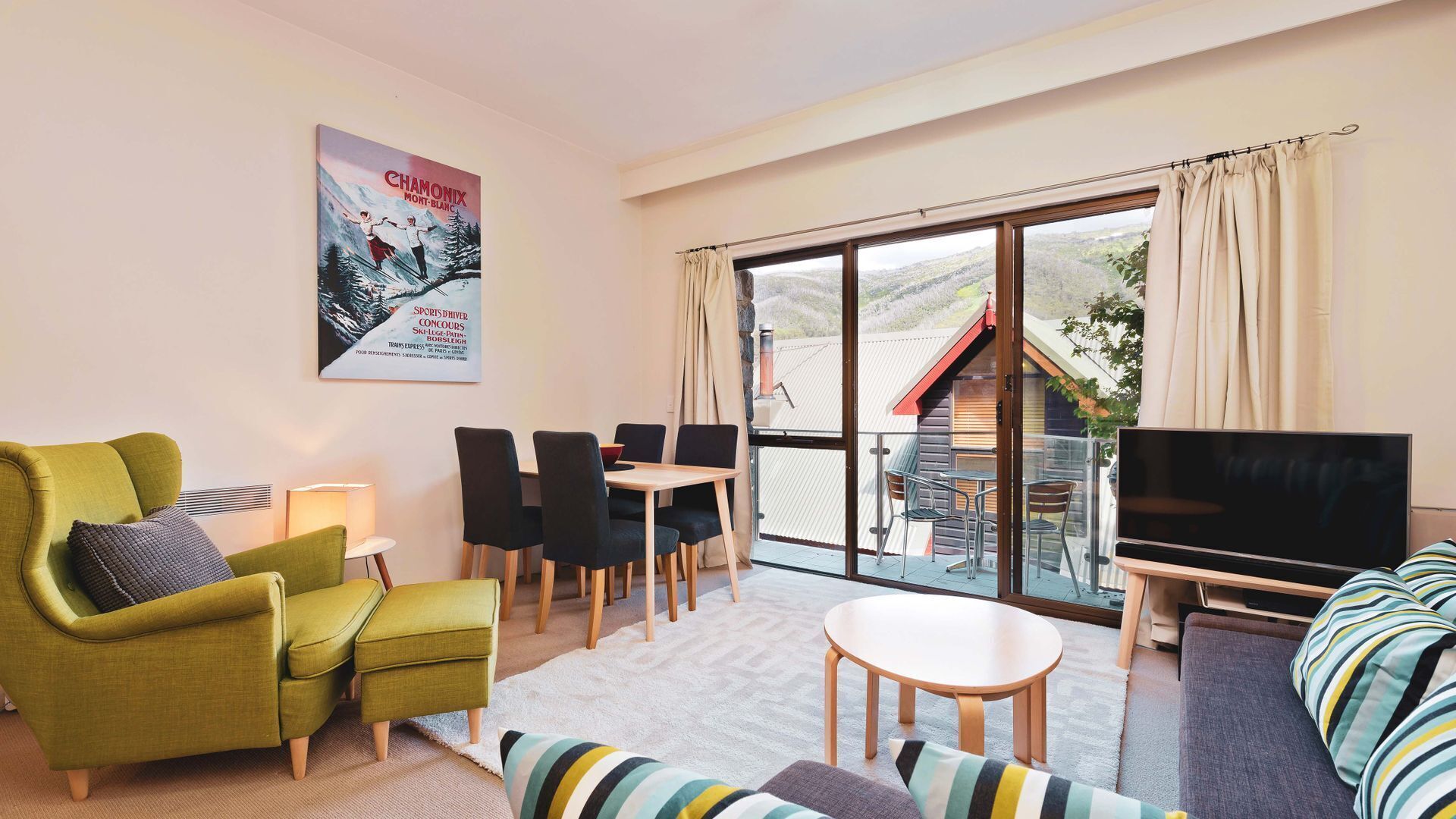 Lantern 08-Balcony Apartment, nestled in the Snowy Mountains.