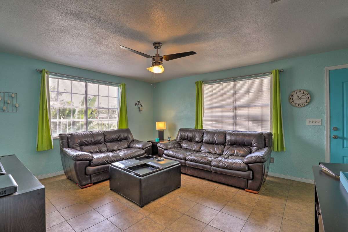 Smart TV, fireplace, Hulu, DVD player