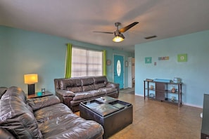 Smart TV, fireplace, Hulu, DVD player