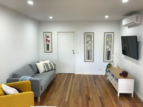 Smart TV, toys, books. Bacchus Marsh Villa unit 1
