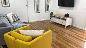 Smart TV, brinquedos, livros