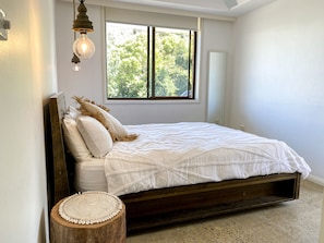 2 多间卧室、熨斗/熨衣板、上网接入、床单