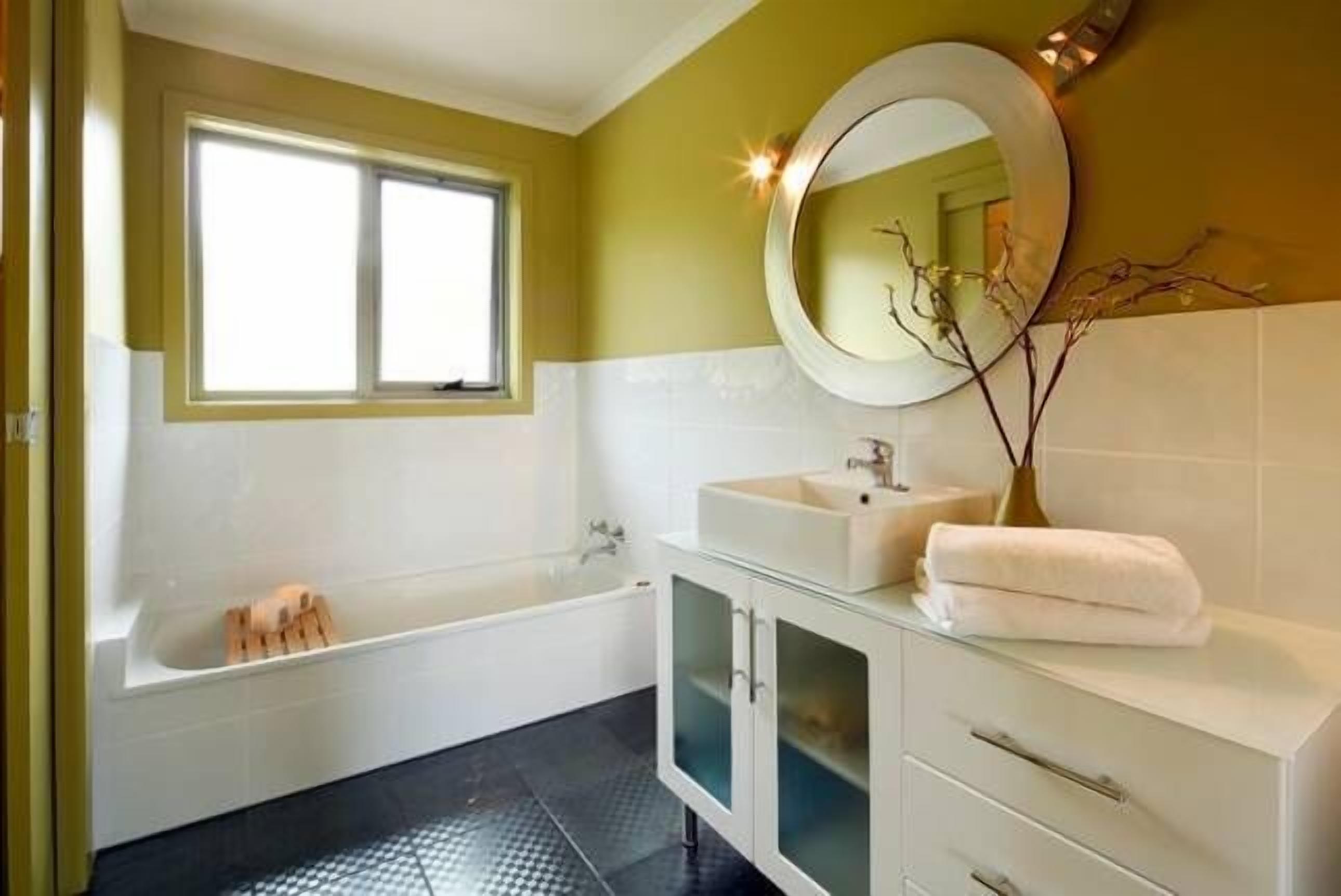 Sisters Beach Retreat — image 5