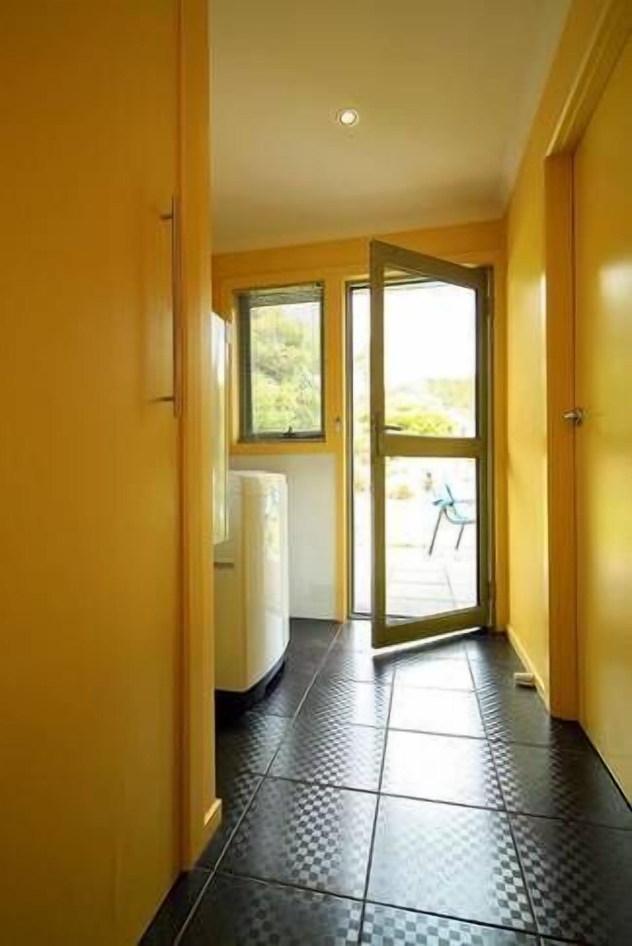 Sisters Beach Retreat — image 9