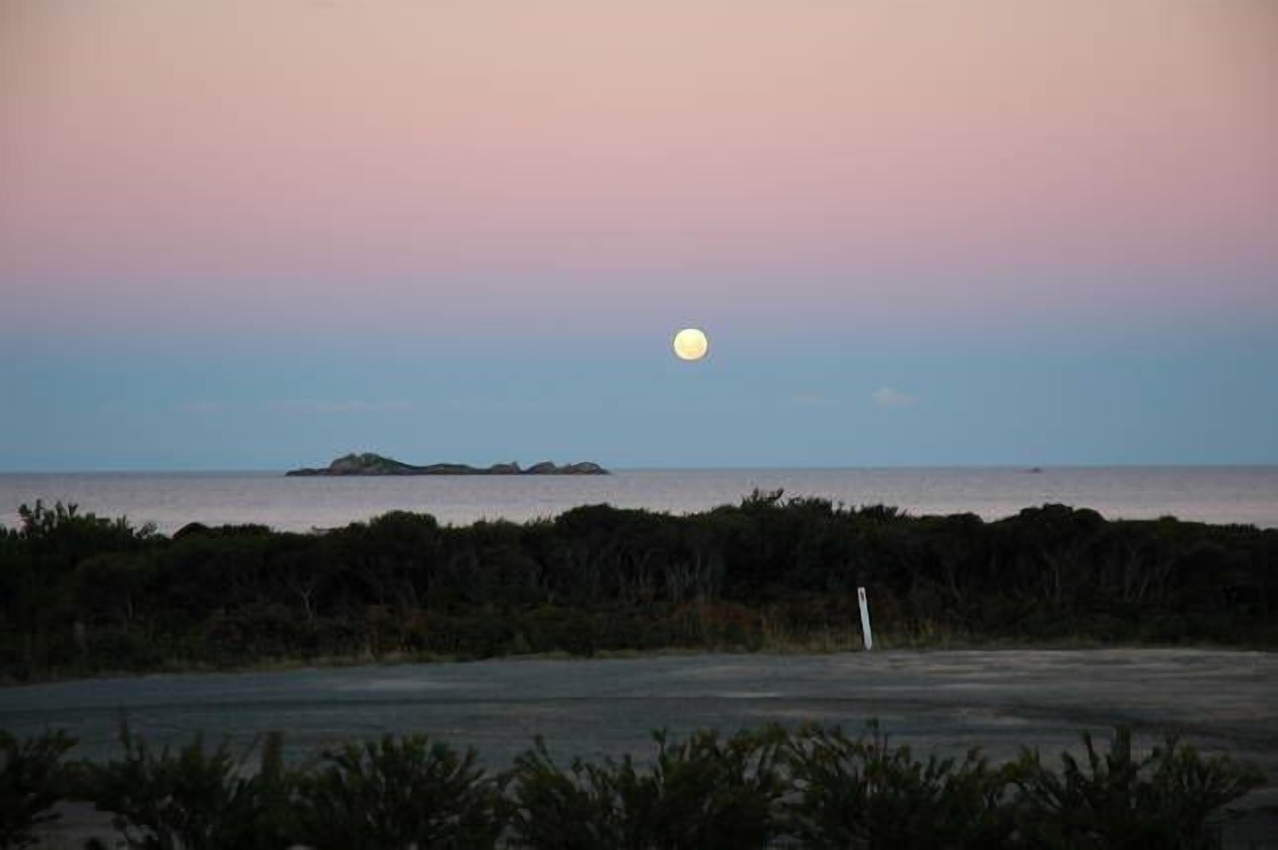 Sisters Beach Retreat — image 13