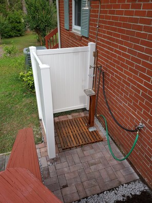 Property grounds - Dock House - Creek to Beach in 5 minutes (Calabash)