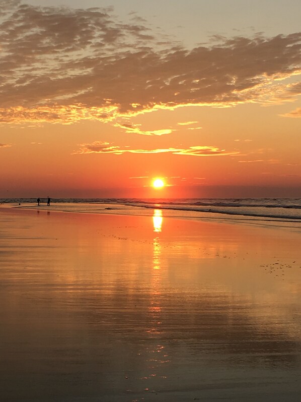 Beach nearby, sun loungers, beach towels - Dock House - Creek to Beach in 5 minutes (Calabash)