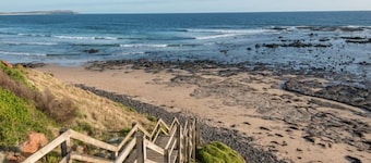 Penguins & Beach Escape - Beachley Bungalow 2 with WiFi