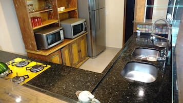 Casa (2) | Cozinha privada | Geladeira, micro-ondas, fogão, cooktop