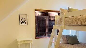 2 bedrooms, iron/ironing board, travel crib, free WiFi