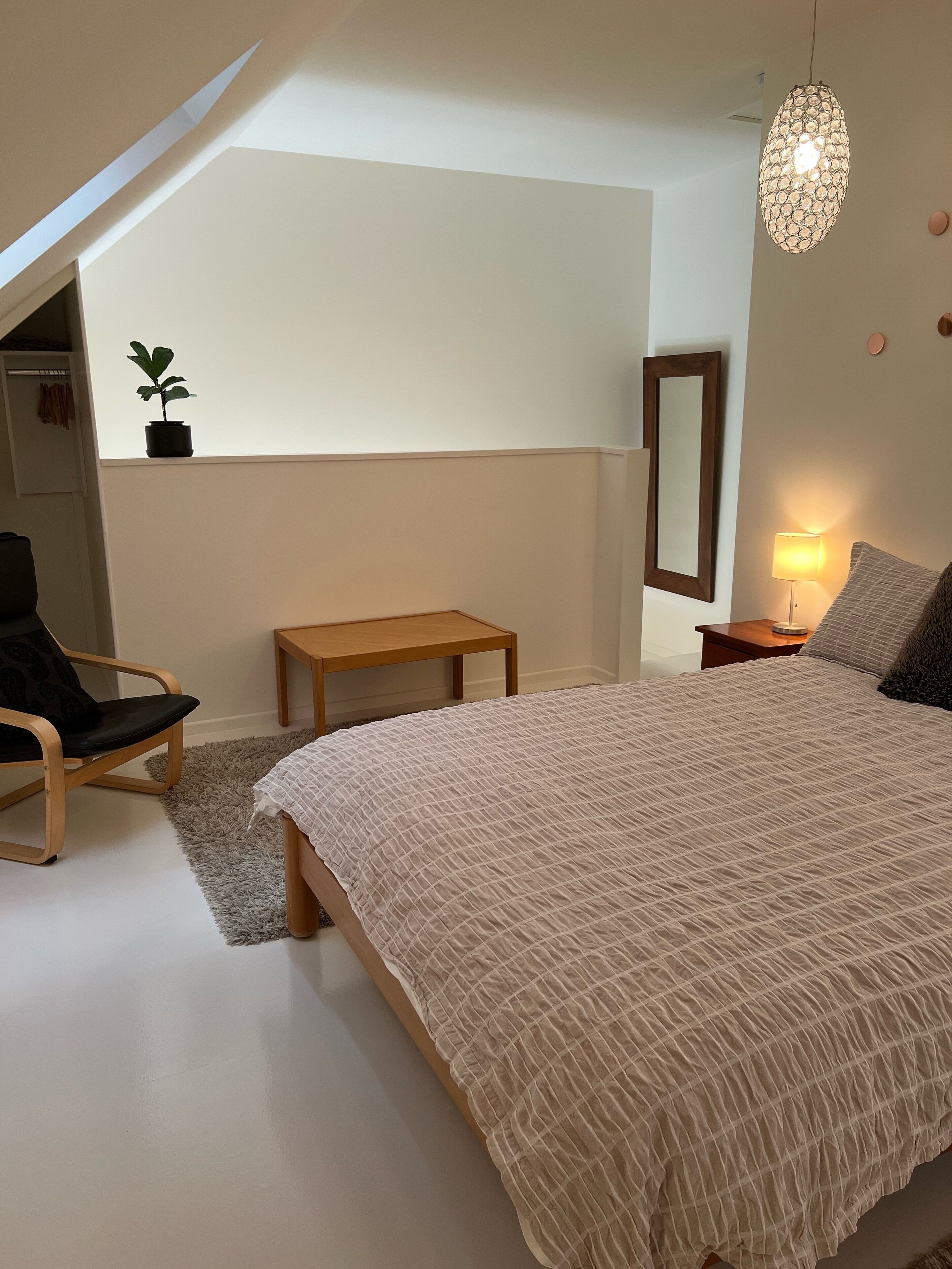 2 slaapkamers, een strijkplank/strijkijzer, reisbedje, gratis wifi