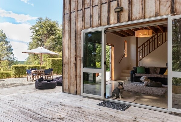 屋外ダイニングエリア