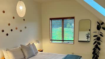 2 bedrooms, iron/ironing board, travel cot, free WiFi