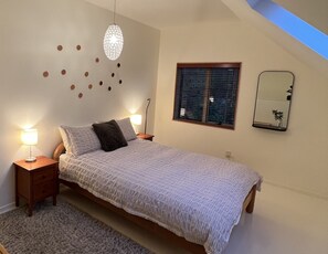 2 bedrooms, iron/ironing board, travel cot, free WiFi