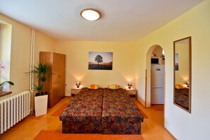 1 bedroom, free WiFi, bed sheets