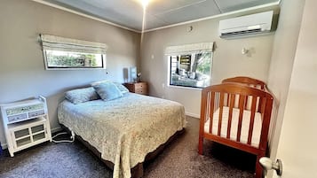 4 bedrooms, iron/ironing board, free WiFi