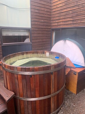 Bain à remous extérieur
