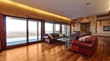 Télévision, cheminée, chaßne hi-fi