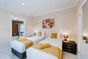 6 Schlafzimmer, Schreibtisch, Bügeleisen/Bügelbrett, kostenloses WLAN