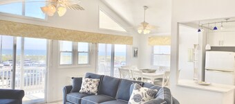 2nd Fl Beachfront Panoramic Ocean Views pour 12 animaux 