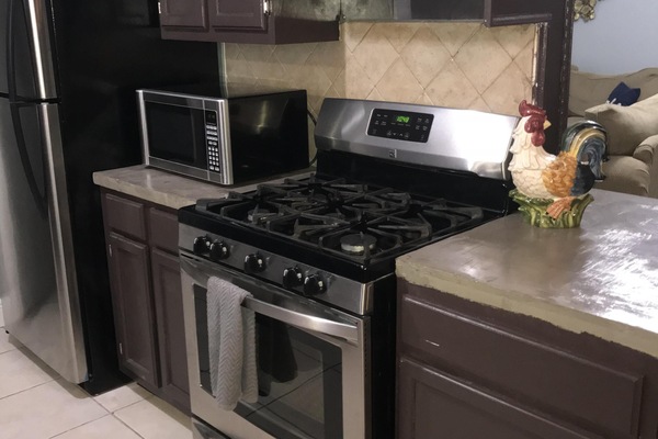 Frigorífic, microones, forn i placa de cuina