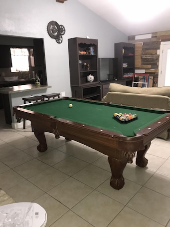 Games room. Chill out one the riverTUBING,PARTYING,RELAXING.