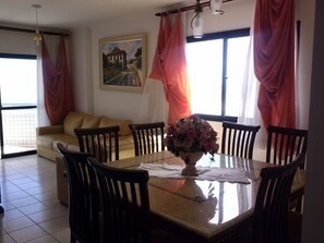 تناول الطعام