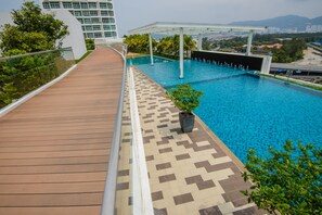 Outdoor pool - NEW Penang 2R2B seaview vacation home @ 槟城悠闲海景度假屋 (Batu Maung)