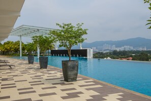 Outdoor pool - NEW Penang 2R2B seaview vacation home @ 槟城悠闲海景度假屋 (Batu Maung)