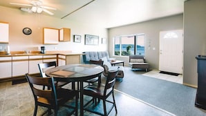 In-room dining - Waterfront at Potlatch (Shelton)