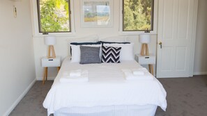 6 bedrooms, iron/ironing board, free WiFi, bed sheets