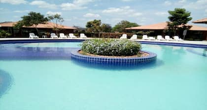 Hola, soy Flat 101, planta baja, fuente en el Hotel Canarius de Gravatá, con 99 m2