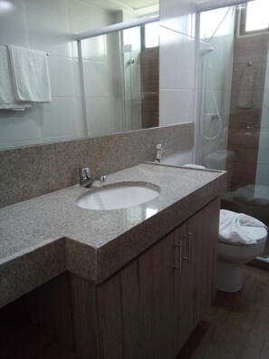 Combined shower/tub, towels, soap, toilet paper