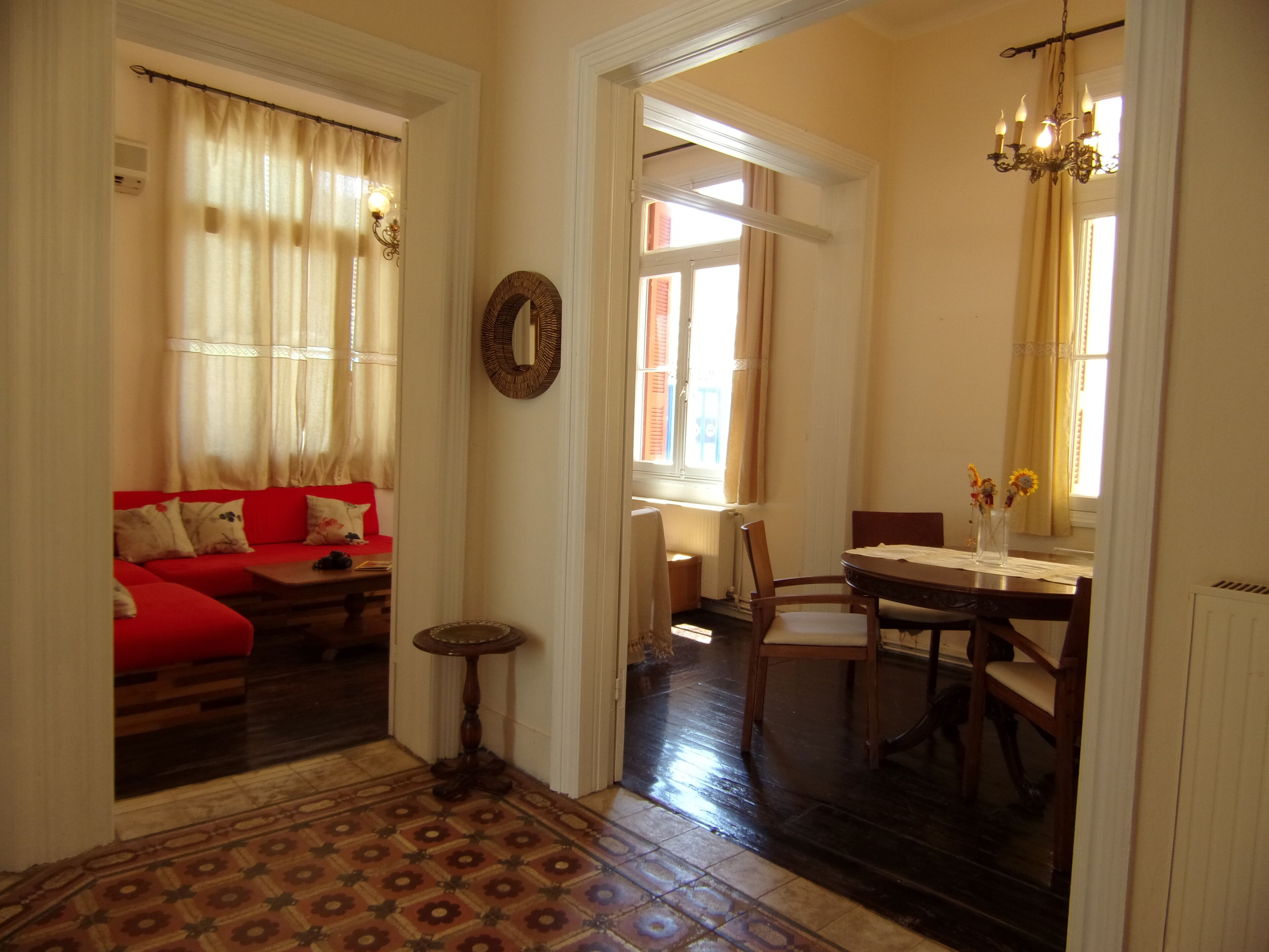 Fernseher, DVD-Player, Bücher, Videothek