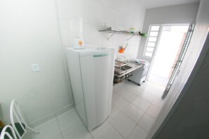 Basic Loft, Multiple Beds, Smoking | Private kitchenette | Full-sized fridge, oven, stovetop, blender - Residencial Recanto dos Pássaros (Itapema)