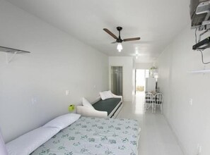 Basic-Loft, Mehrere Betten, Raucher | Laptopgeeigneter Arbeitsplatz, Verdunkelungsvorhänge
