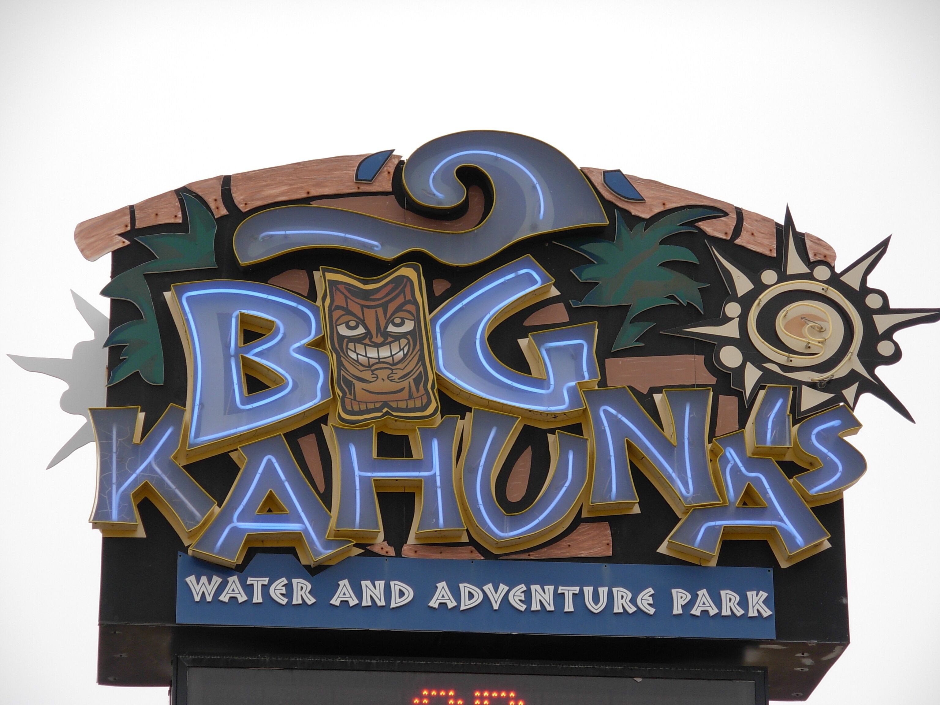 Señal para el Parque Acuático y de Aventuras Big Kahuna's.