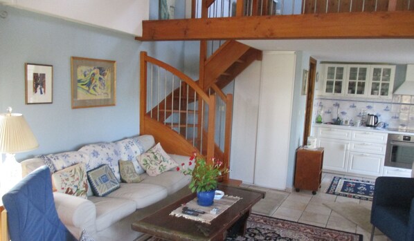 DVD-Player, Bücher, Musikbibliothek, Videothek