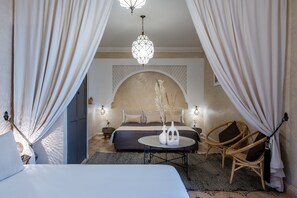 7 chambres, bureau, chambres insonorisées, fer et planche à repasser