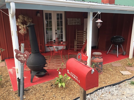 Outdoor dining. A very rustic converted pole barn unique cozy cabin