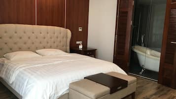 2 bedrooms, iron/ironing board, internet, bed sheets